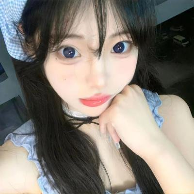葡萄架下的女神